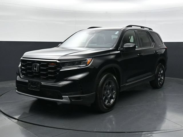 Used 2025 Honda Pilot TrailSport image 5