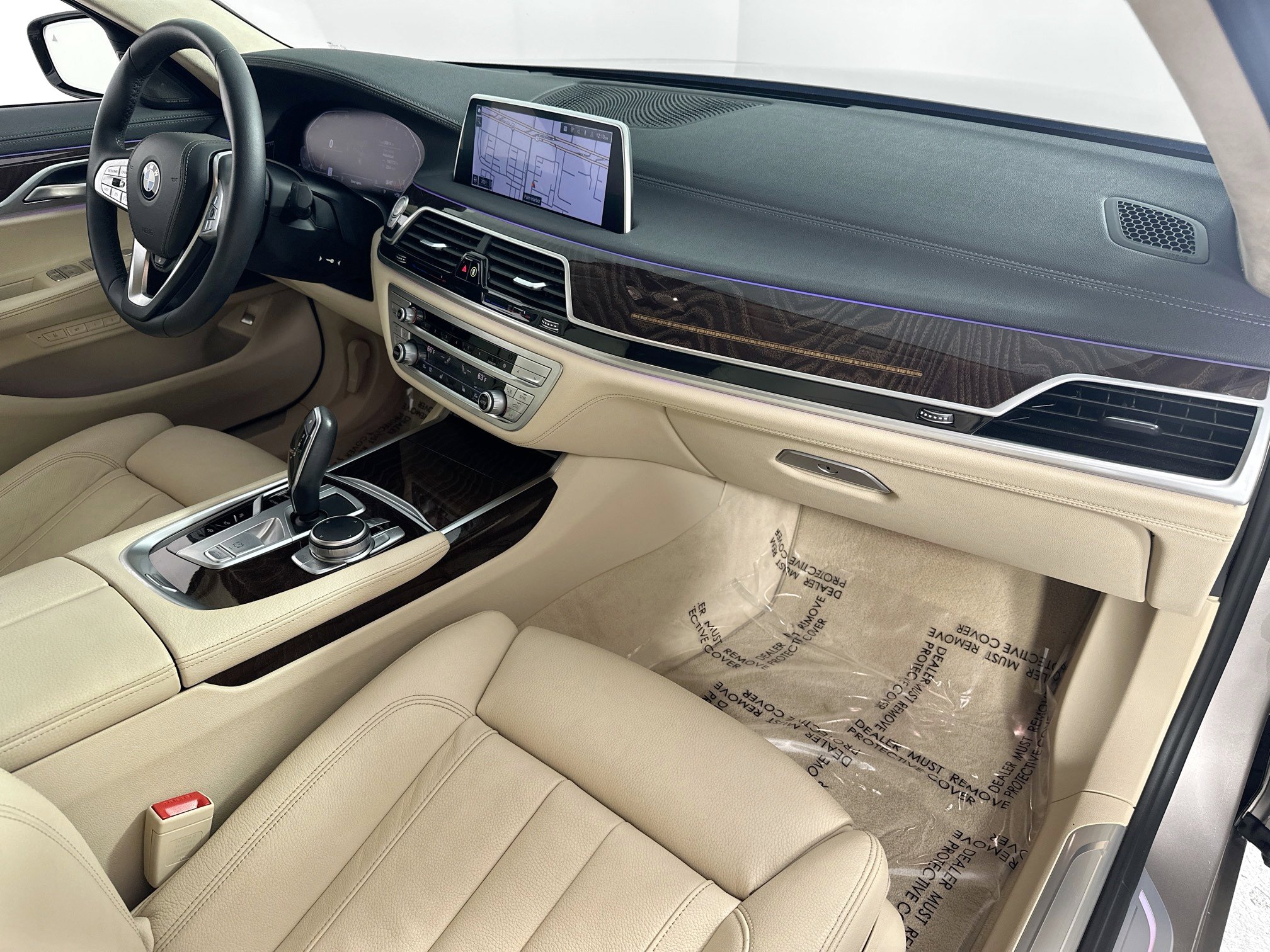 Used 2022 BMW 740i w/ Interior Design Package image 31
