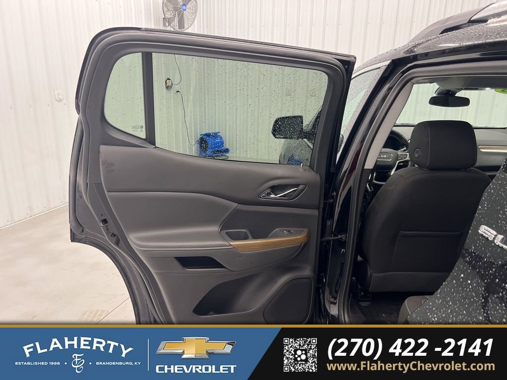 Used 2023 GMC Acadia SLE w/ Driver Convenience Package image 10