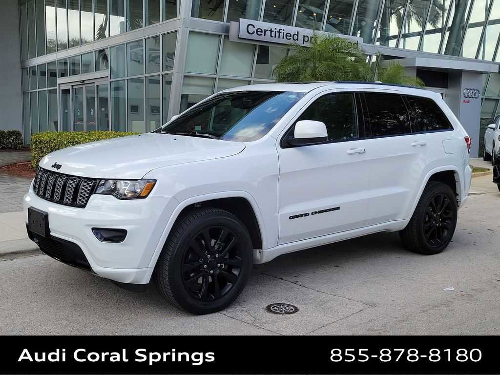 Used 2019 Jeep Grand Cherokee Altitude AWD/4WD image 4