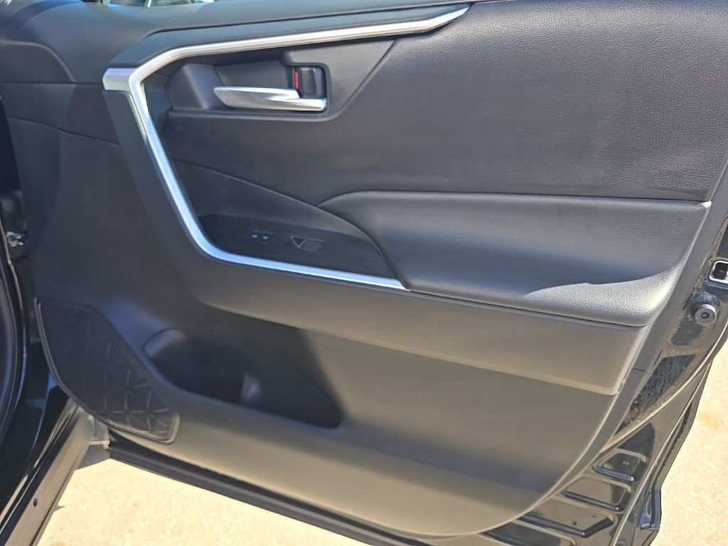 Used 2022 Toyota RAV4 XLE Premium image 42