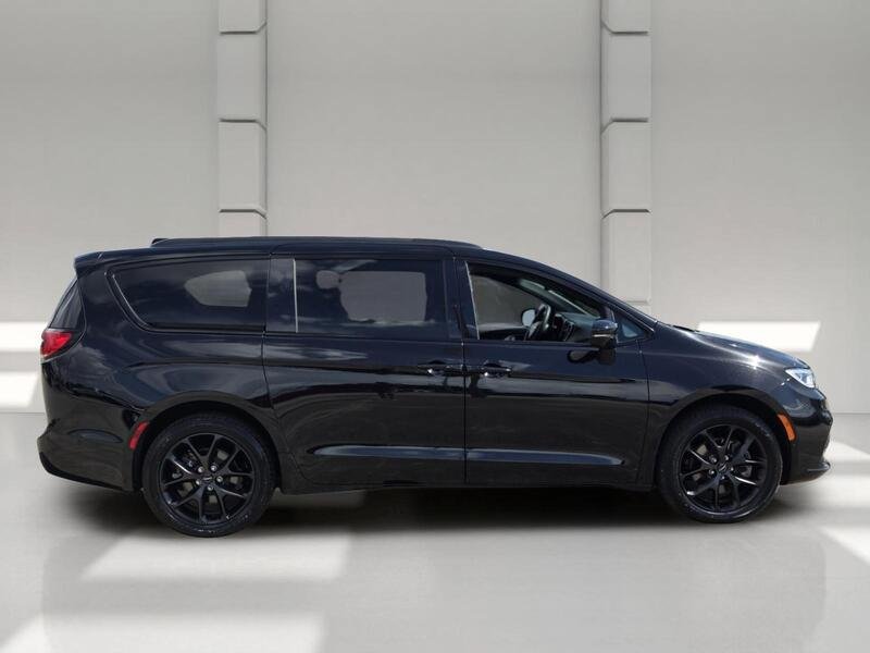 Used 2024 Chrysler Pacifica Touring-L w/ S Appearance Package AWD/4WD image 6