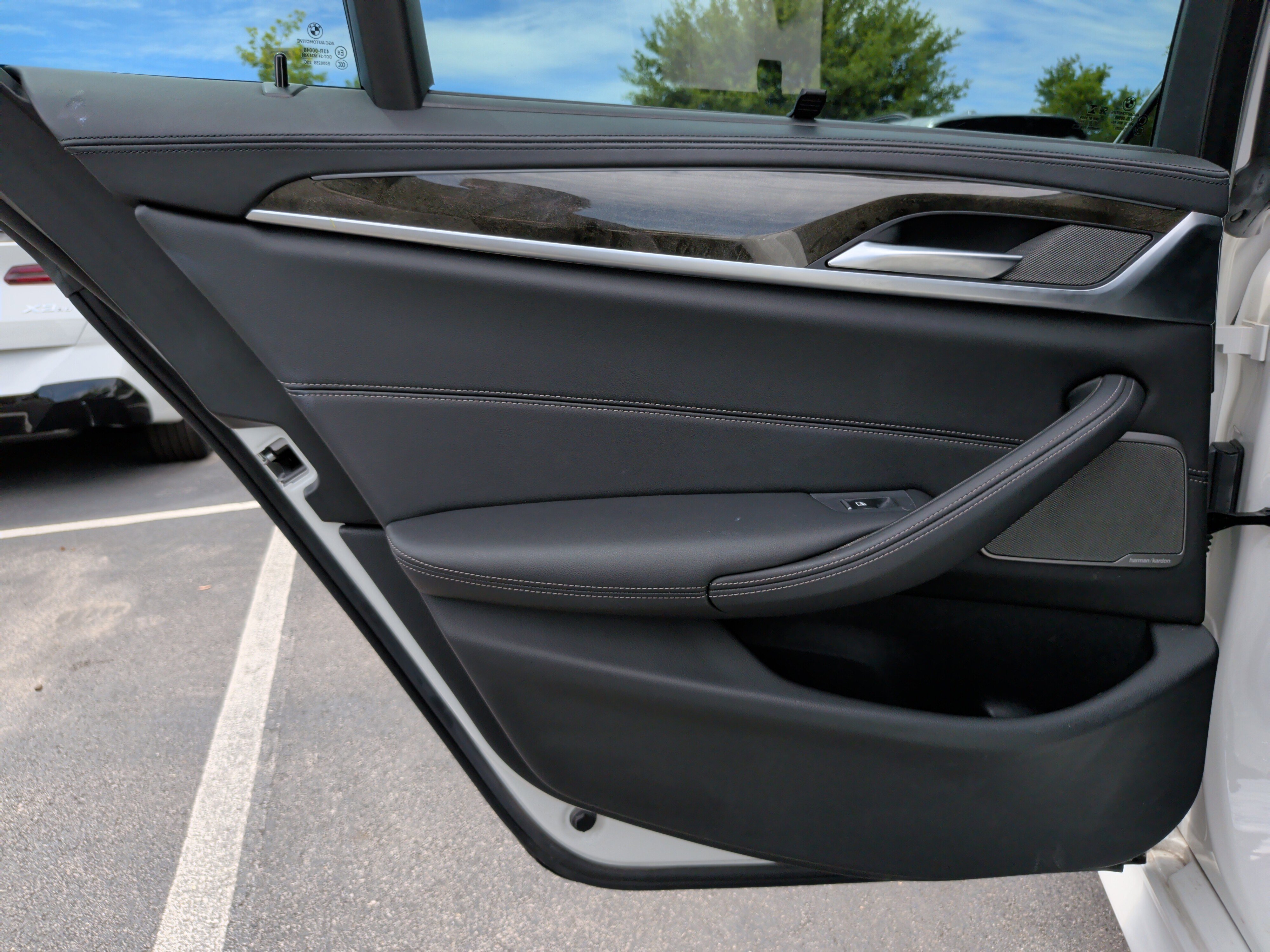 Used 2022 BMW M550i xDrive w/ Dynamic Handling Package image 37