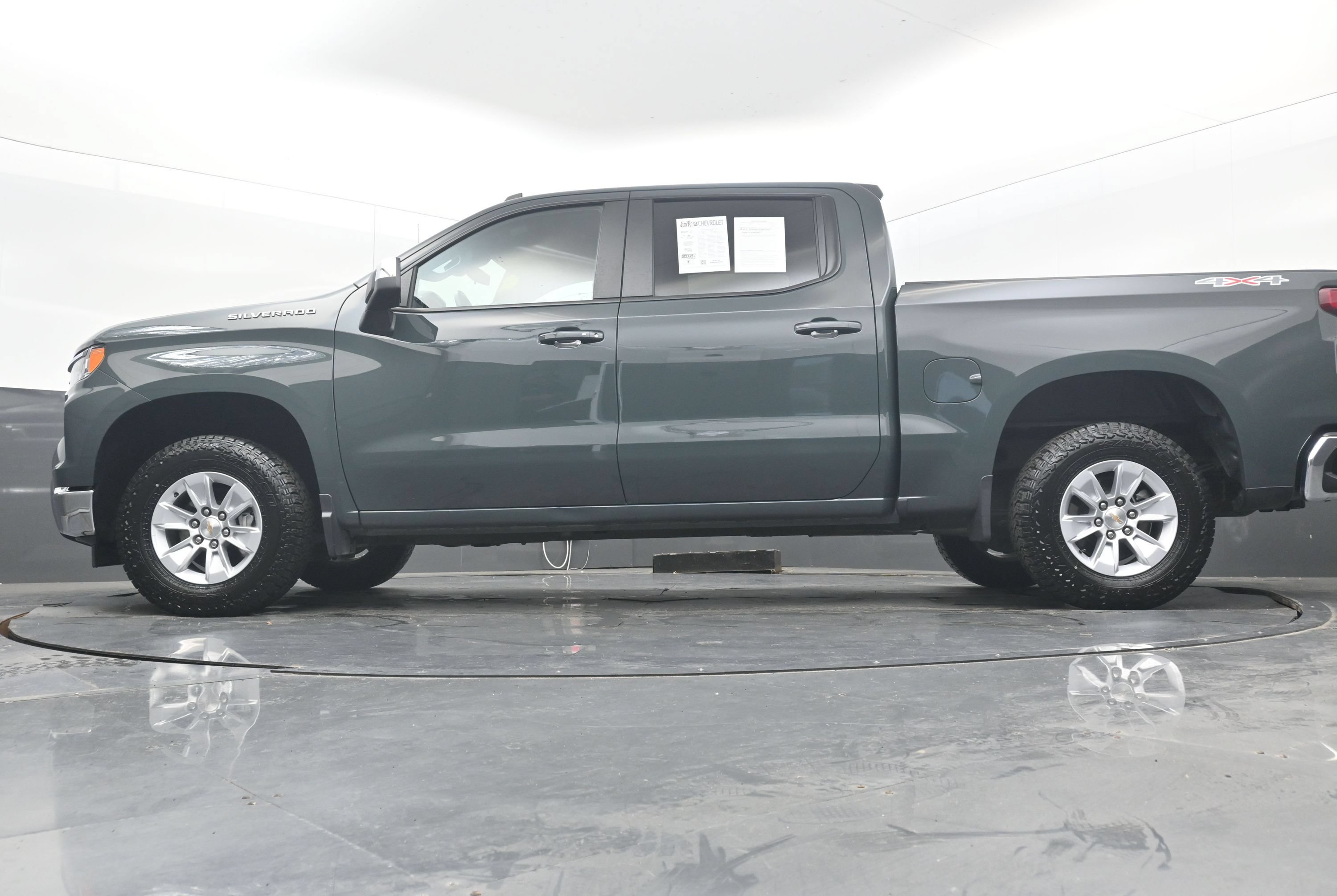 Used 2025 Chevrolet Silverado 1500 LT AWD/4WD image 26