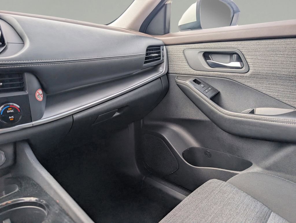 Used 2023 Nissan Rogue SV FWD image 29