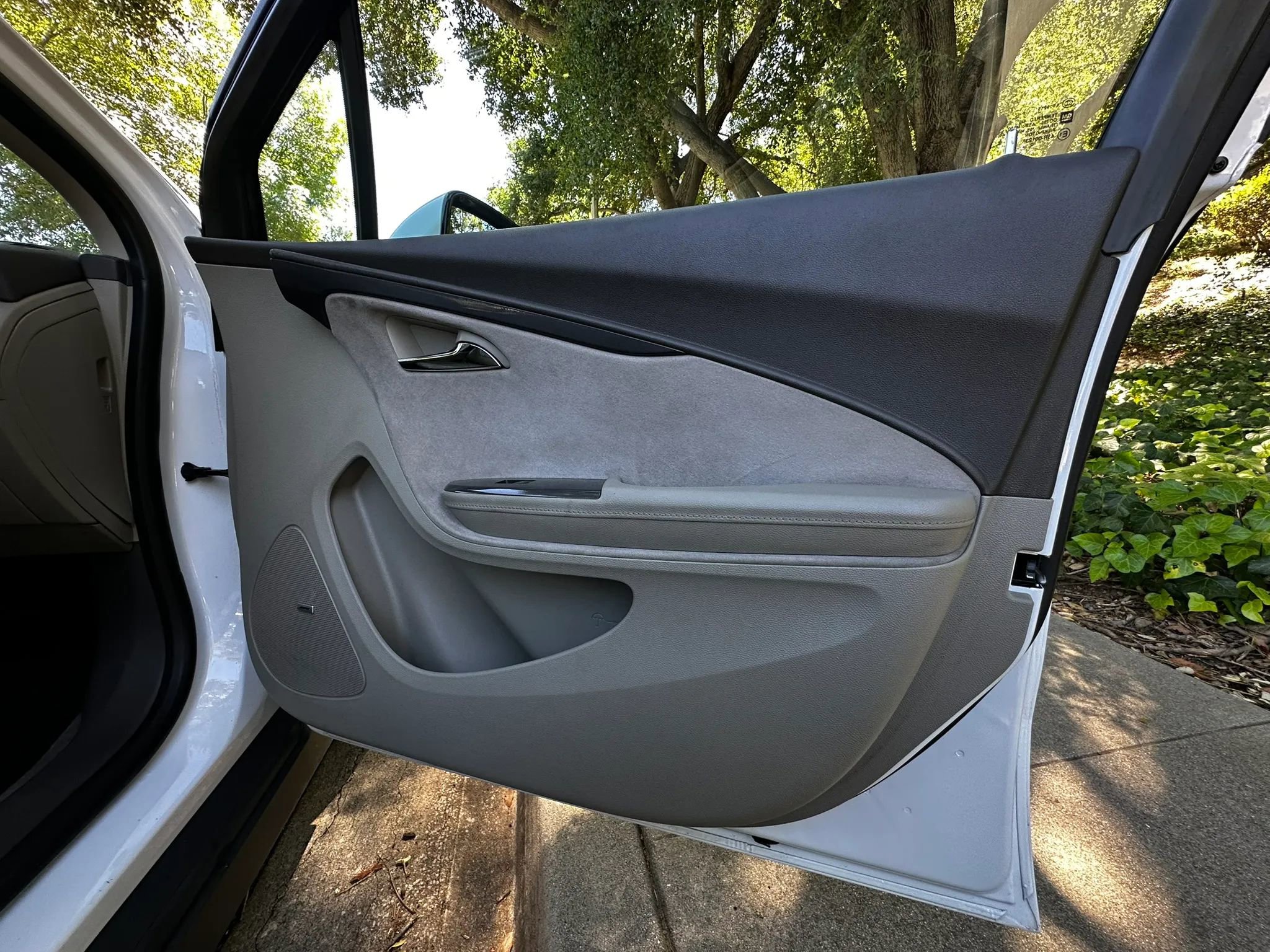 Used 2013 Chevrolet Volt Premium w/ Premium Trim Package FWD image 23