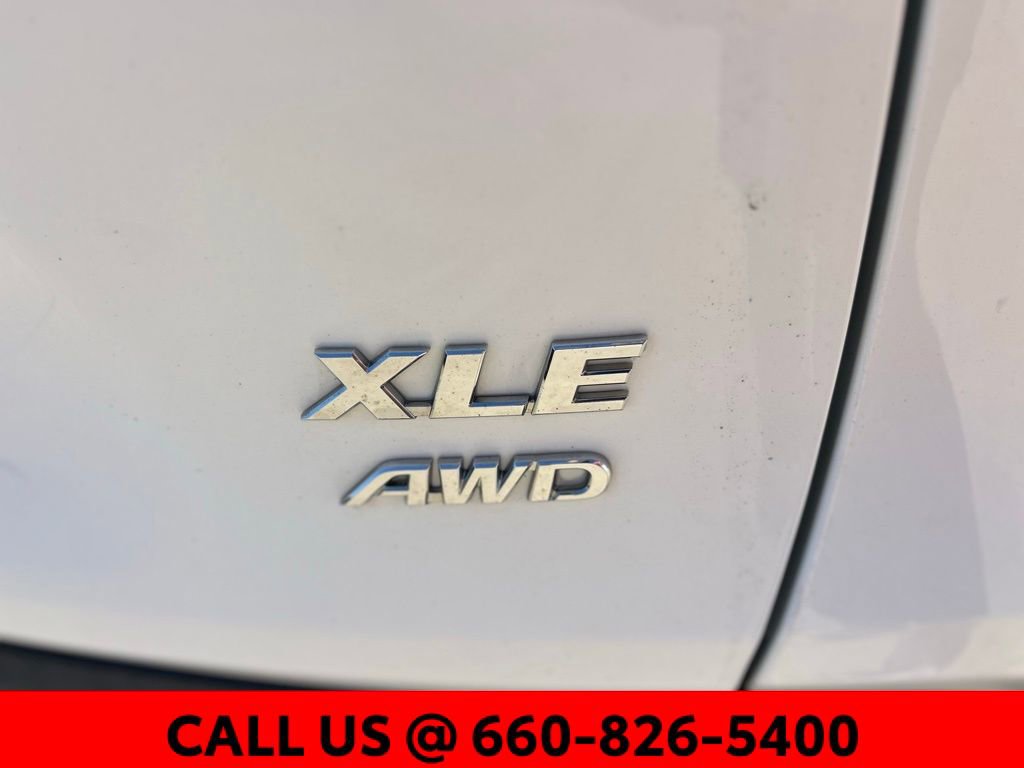 Used 2021 Toyota RAV4 XLE w/ Carpet Mat Package (TMS) AWD/4WD image 8