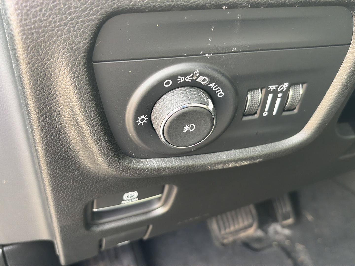 Used 2023 Jeep Grand Cherokee Limited AWD/4WD image 10