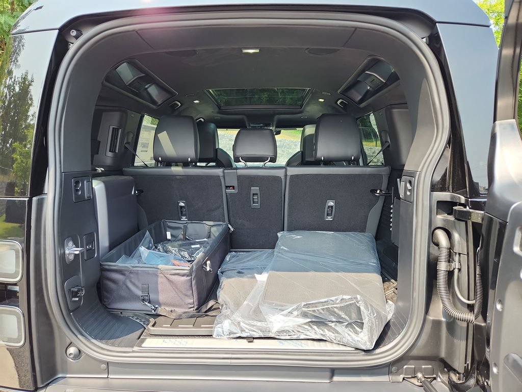 New 2026 Land Rover Defender 110 OCTA AWD/4WD image 13
