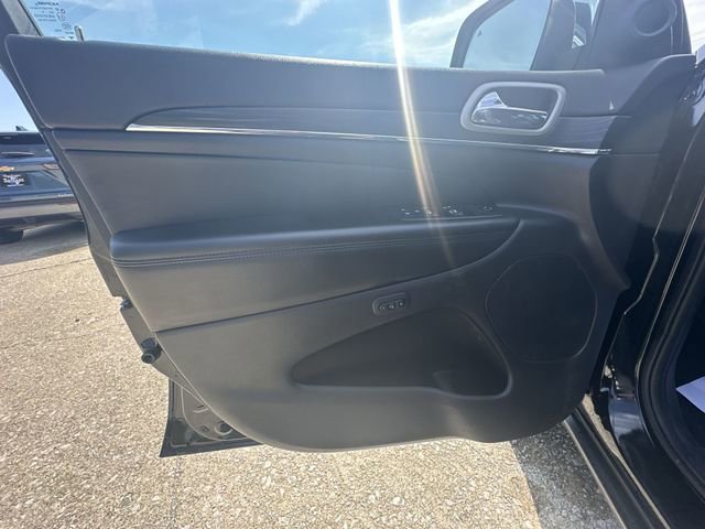 Used 2019 Jeep Grand Cherokee Limited w/ Trailer Tow Group IV AWD/4WD image 25