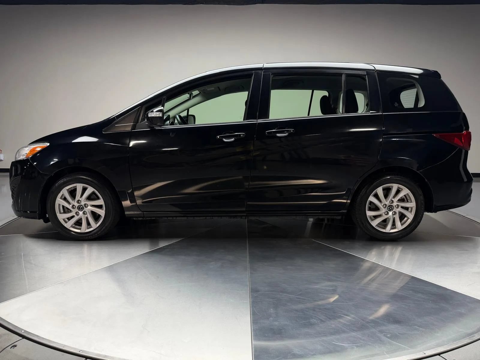 Used 2014 MAZDA MAZDA5 Sport FWD image 4