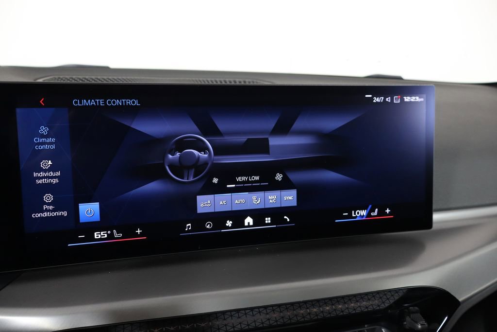 Used 2025 BMW M2 image 41