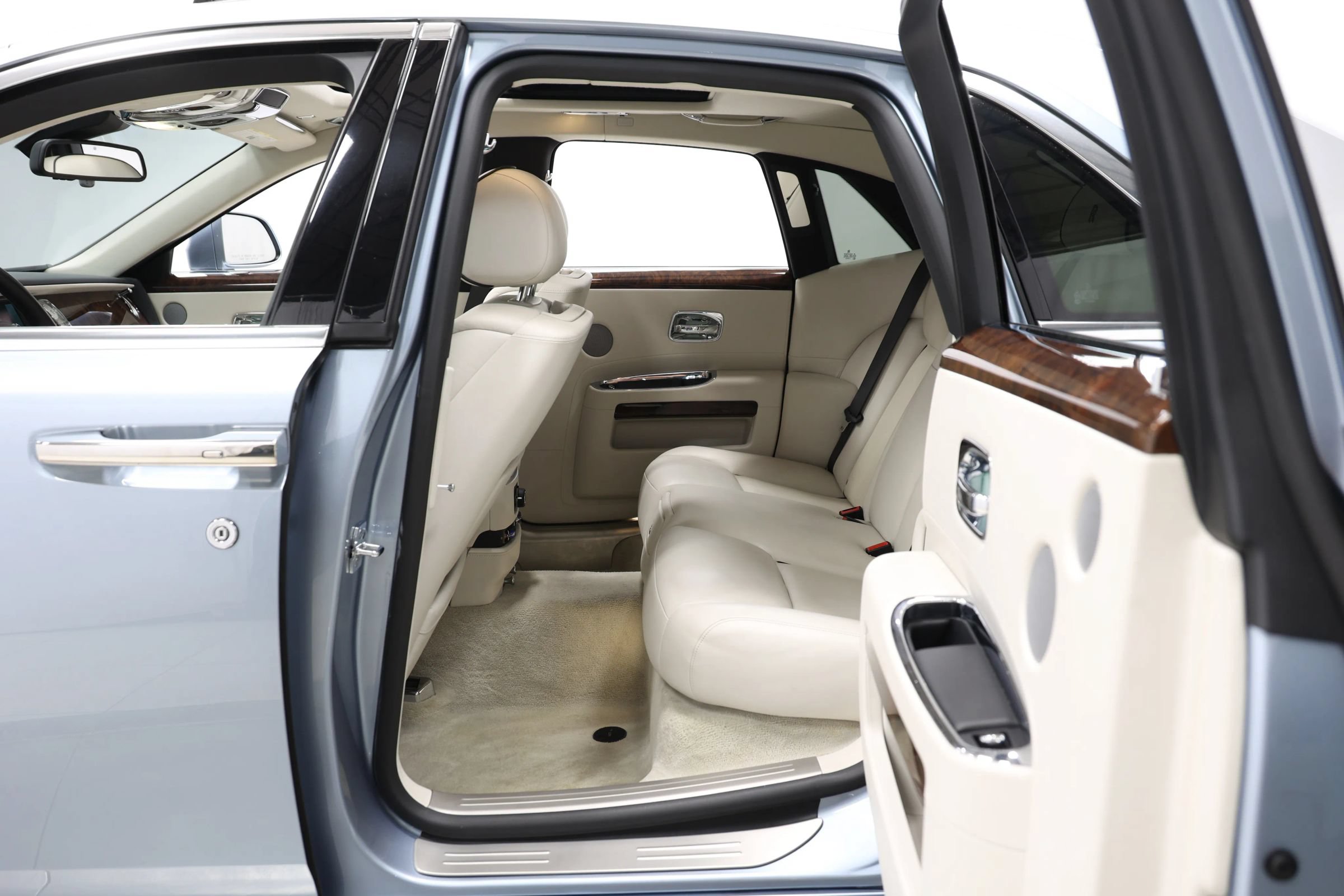 Used 2017 Rolls-Royce Ghost RWD image 61