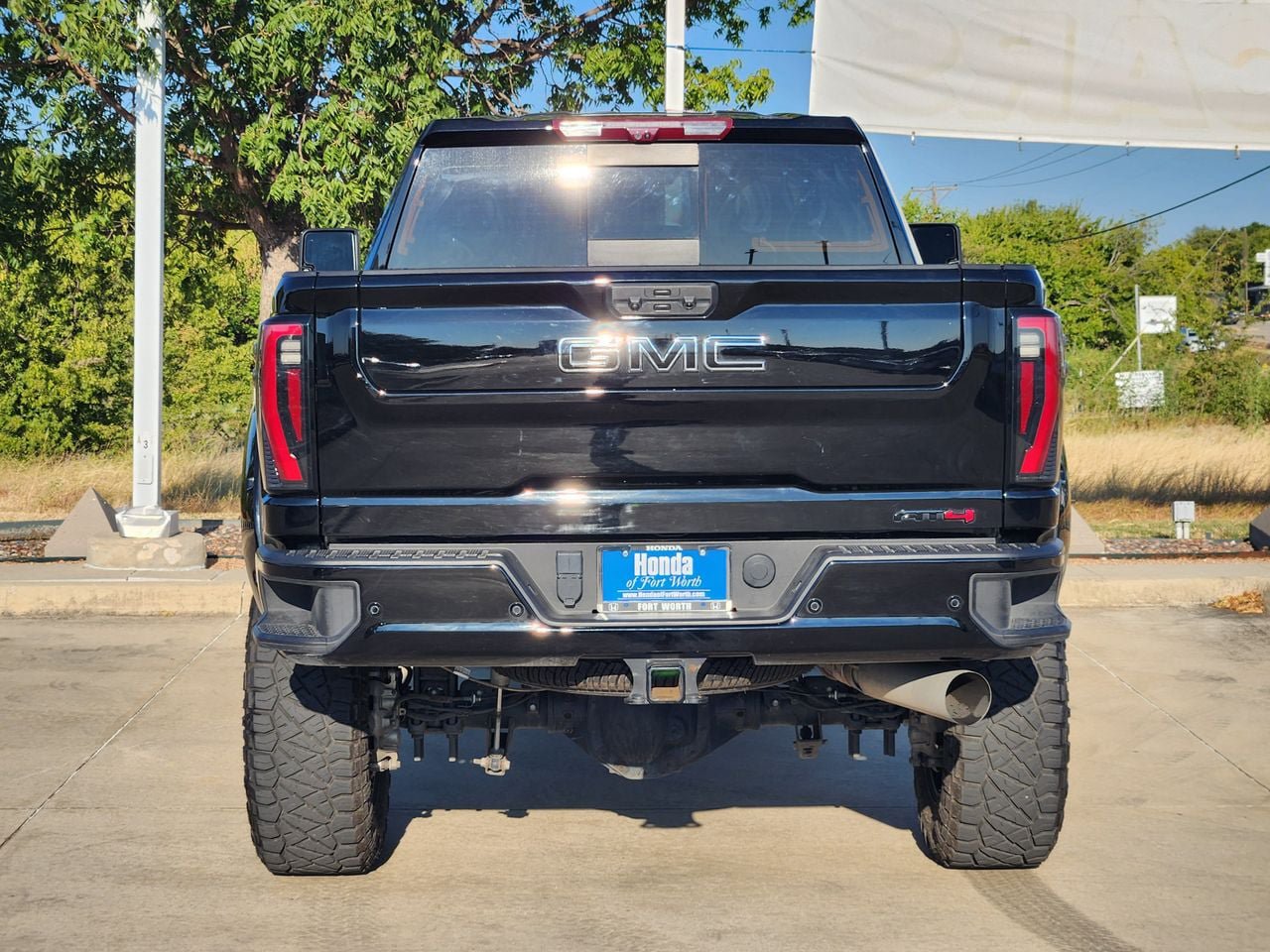 Used 2025 GMC Sierra 2500 AT4 w/ AT4 Premium Plus Package AWD/4WD image 6