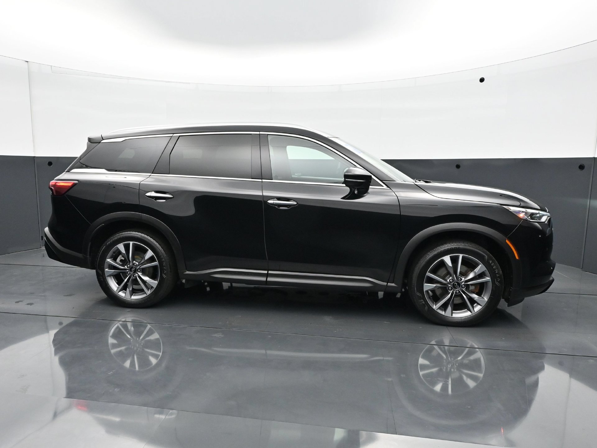 Used 2024 INFINITI QX60 Luxe AWD/4WD image 8