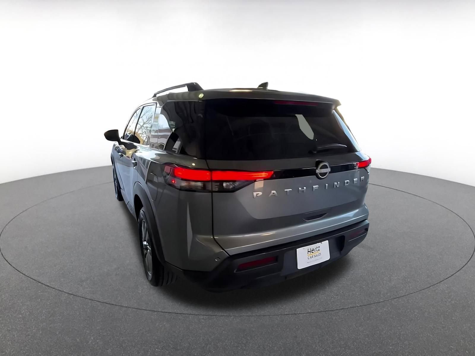 Used 2025 Nissan Pathfinder SV image 16