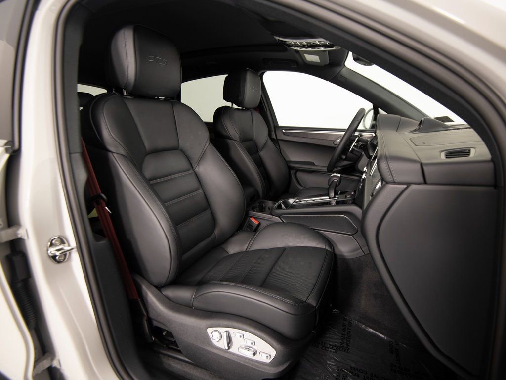 New 2026 Porsche Macan GTS image 34