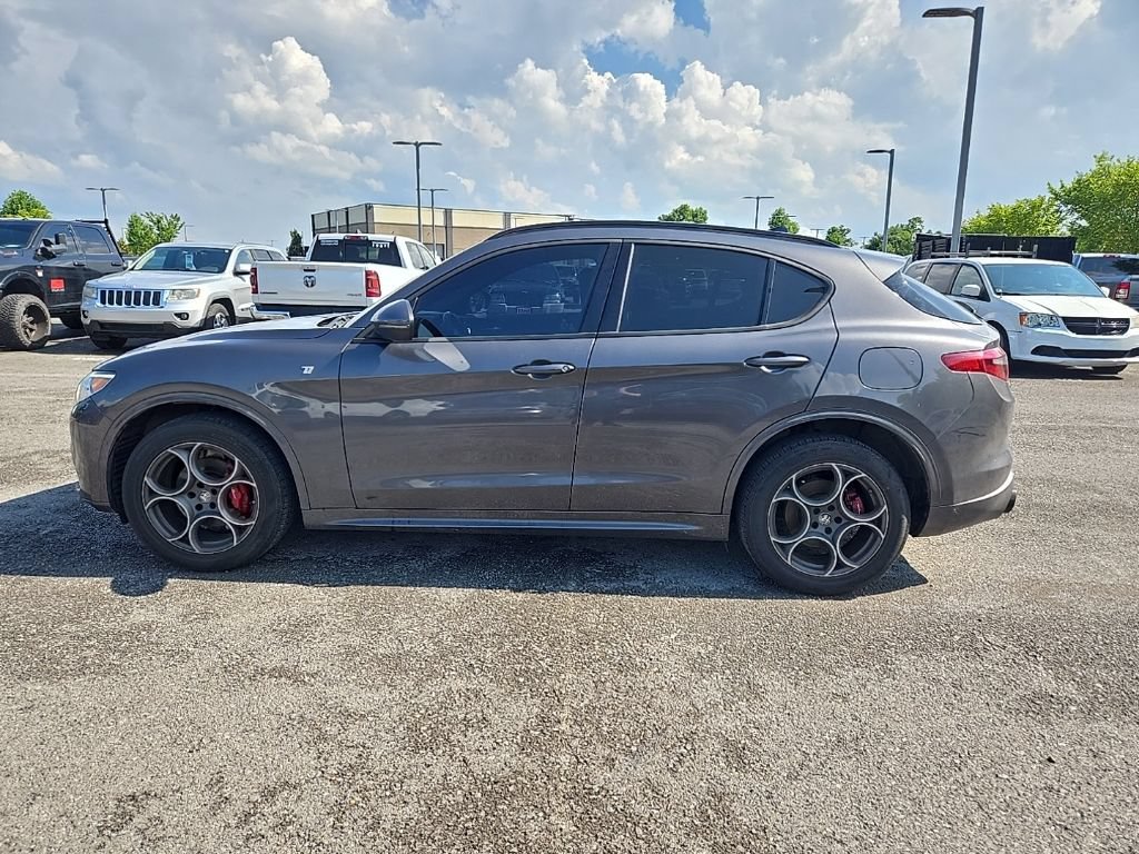 Used 2022 Alfa Romeo Stelvio Ti AWD/4WD image 4