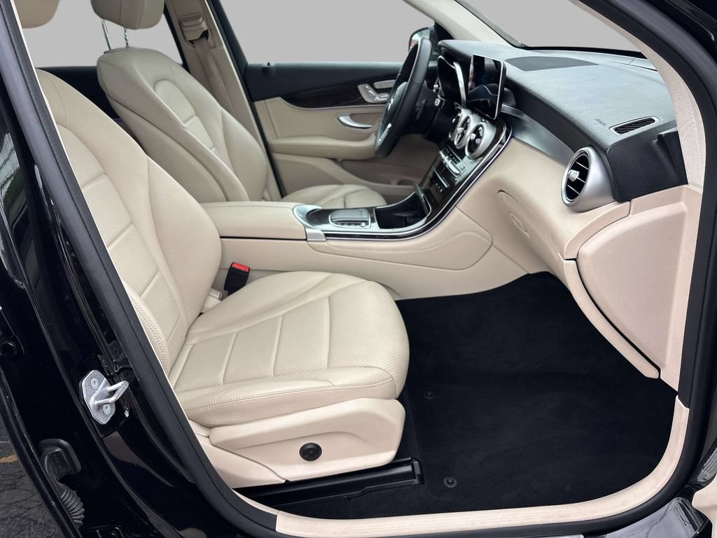 Used 2021 Mercedes-Benz GLC 300 4MATIC image 17