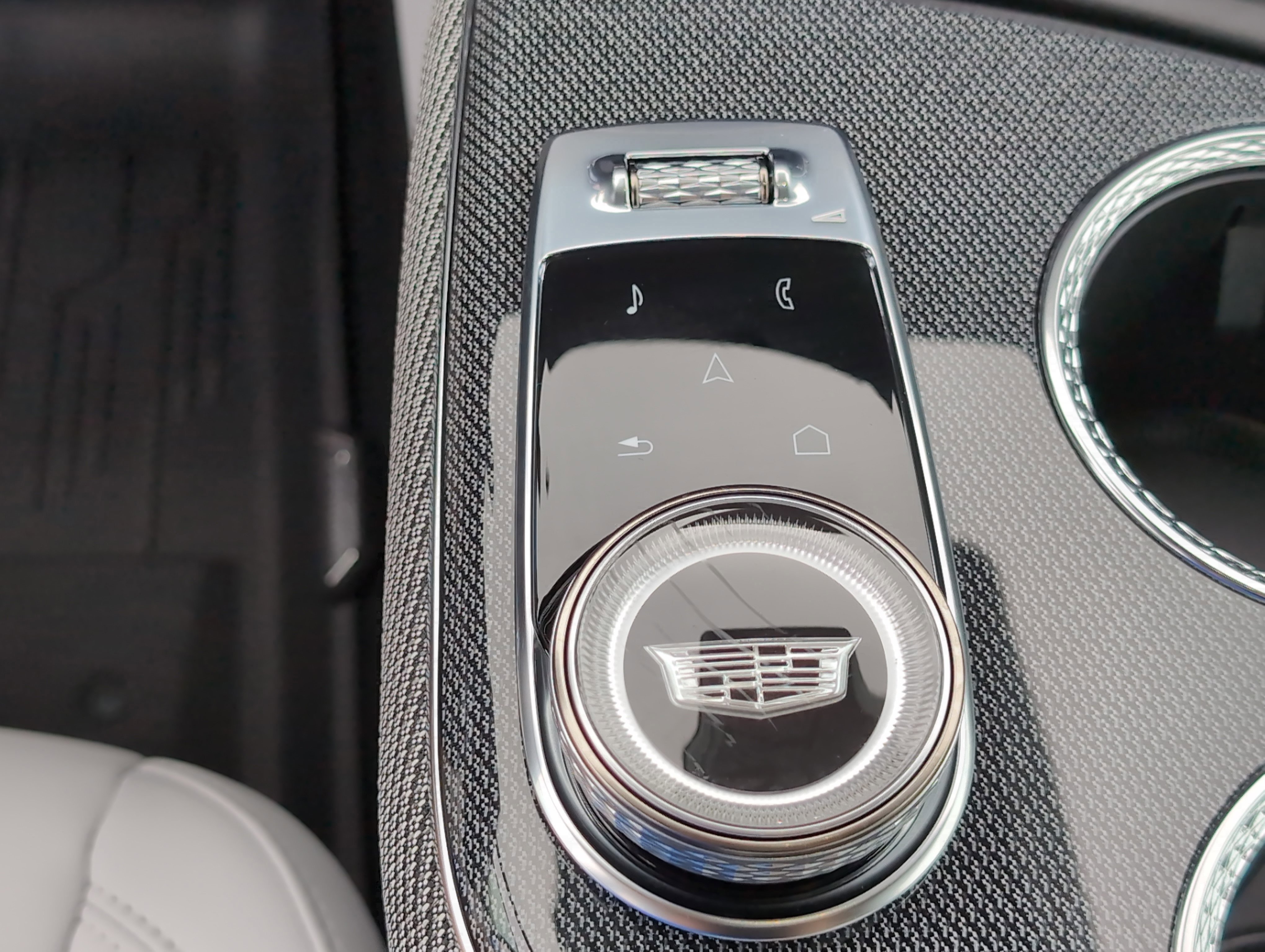 New 2025 Cadillac Optiq Sport 1 w/ LPO, Floor Liner Package image 17