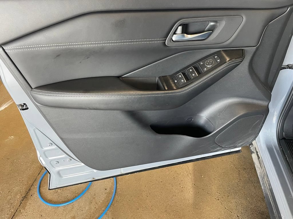 Certified 2025 Nissan Rogue SL AWD/4WD image 9