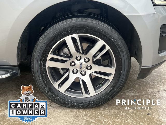 Used 2023 Ford Expedition XLT image 4