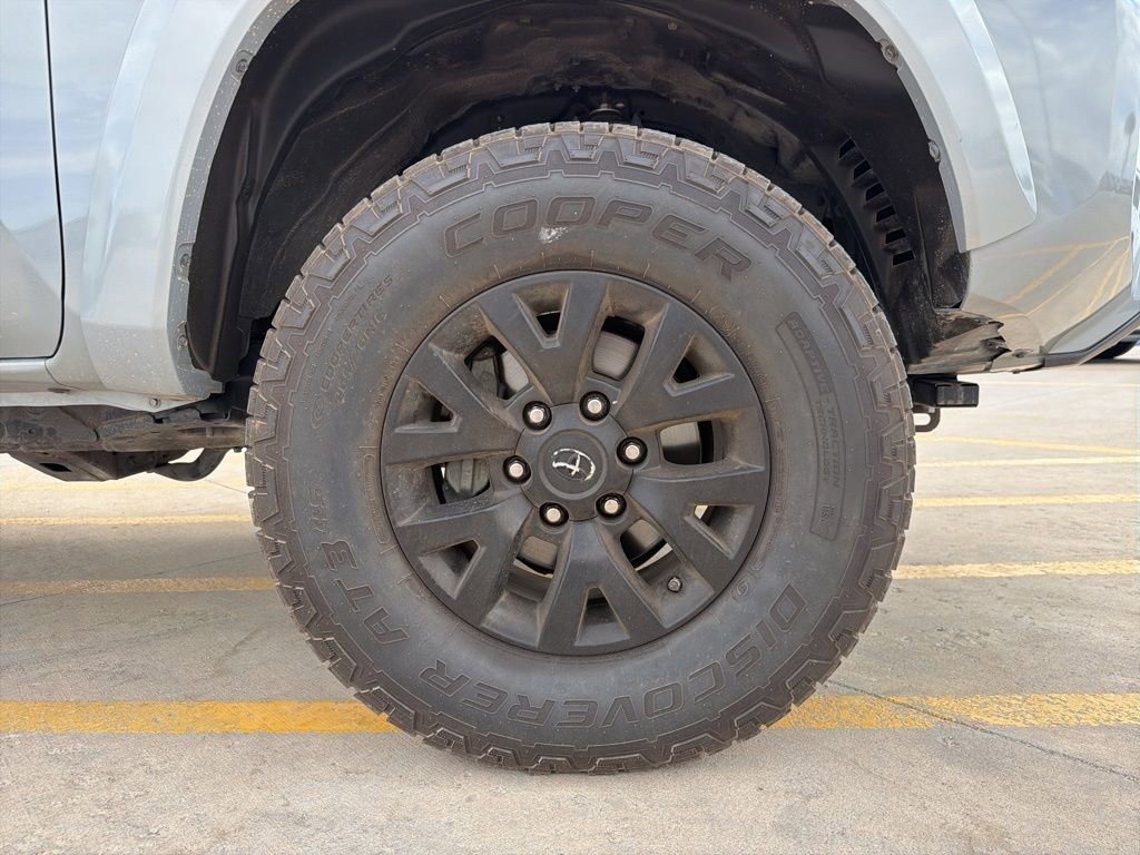 Used 2019 Toyota Tacoma SR5 w/ SR5 Appearance Package (SM) image 22