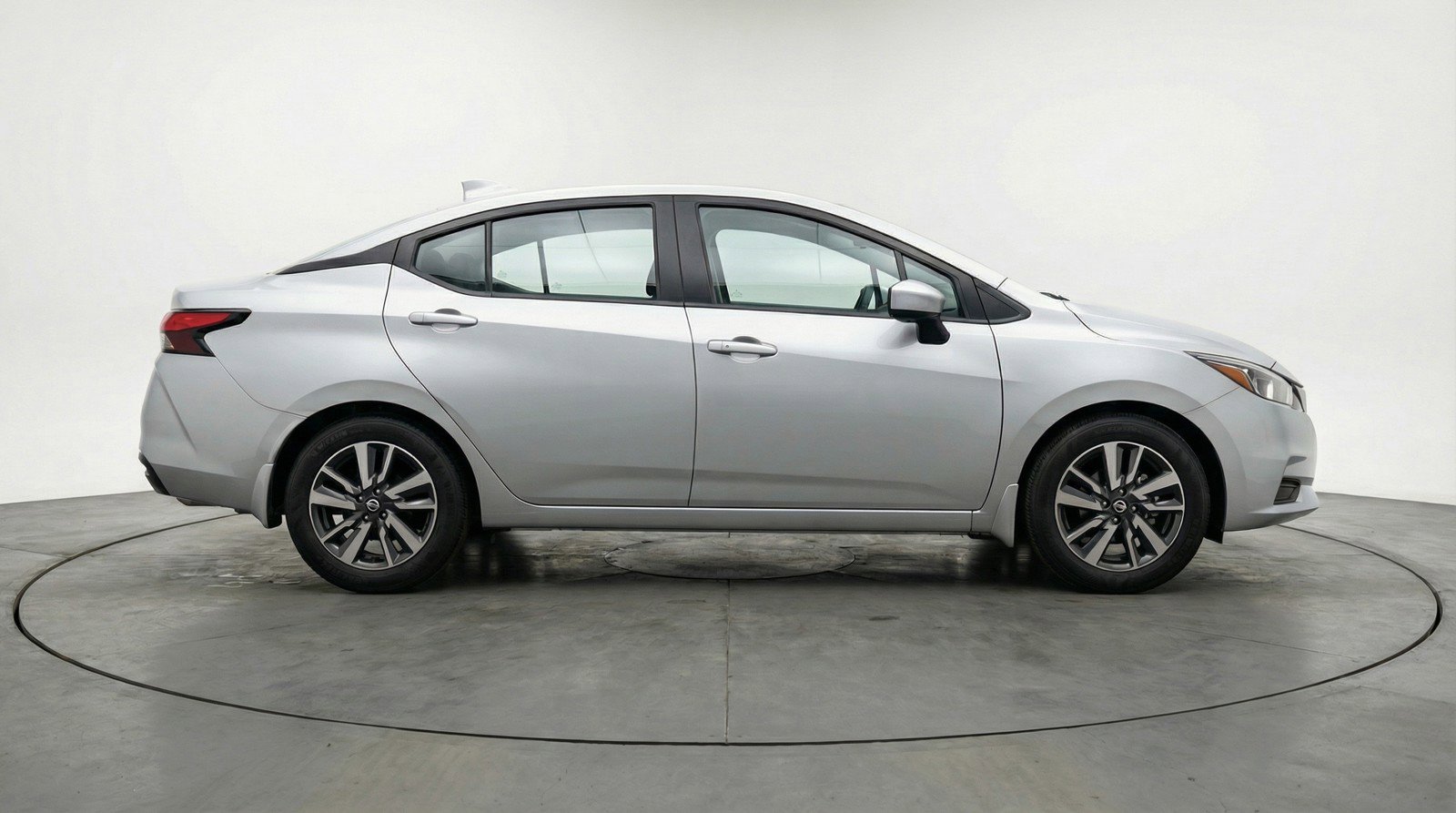 Used 2025 Nissan Versa SV image 11