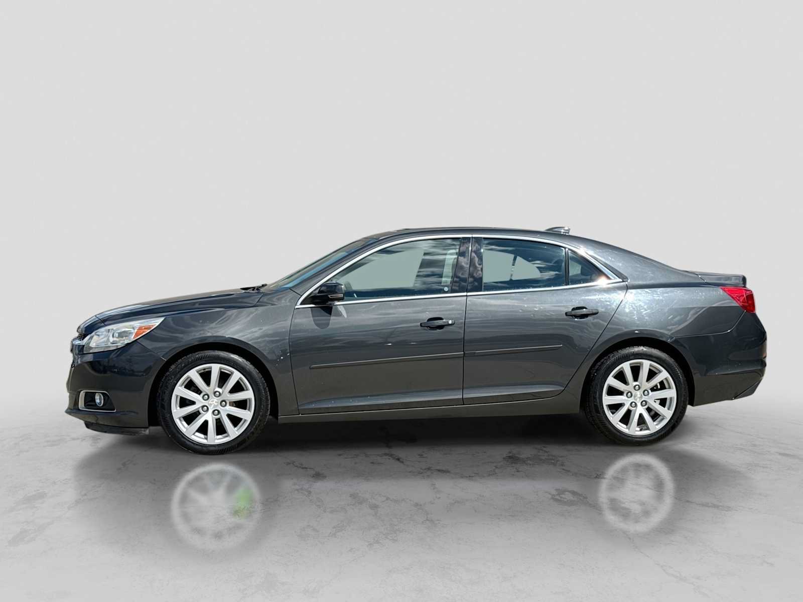Used 2015 Chevrolet Malibu LT w/ Leather Package FWD image 3
