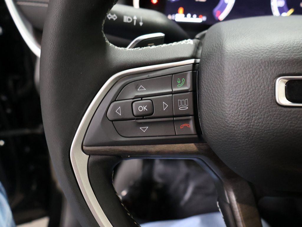 New 2025 Jeep Grand Cherokee Limited w/ Black Appearance Package image 28