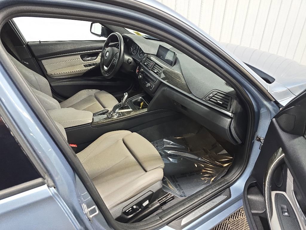 Used 2013 BMW 335i xDrive Sedan AWD/4WD image 15