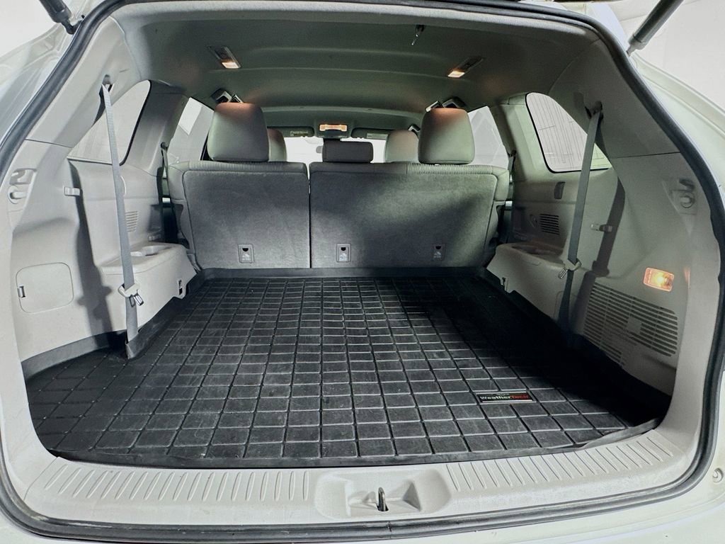 Used 2018 Toyota Highlander Plus FWD image 30