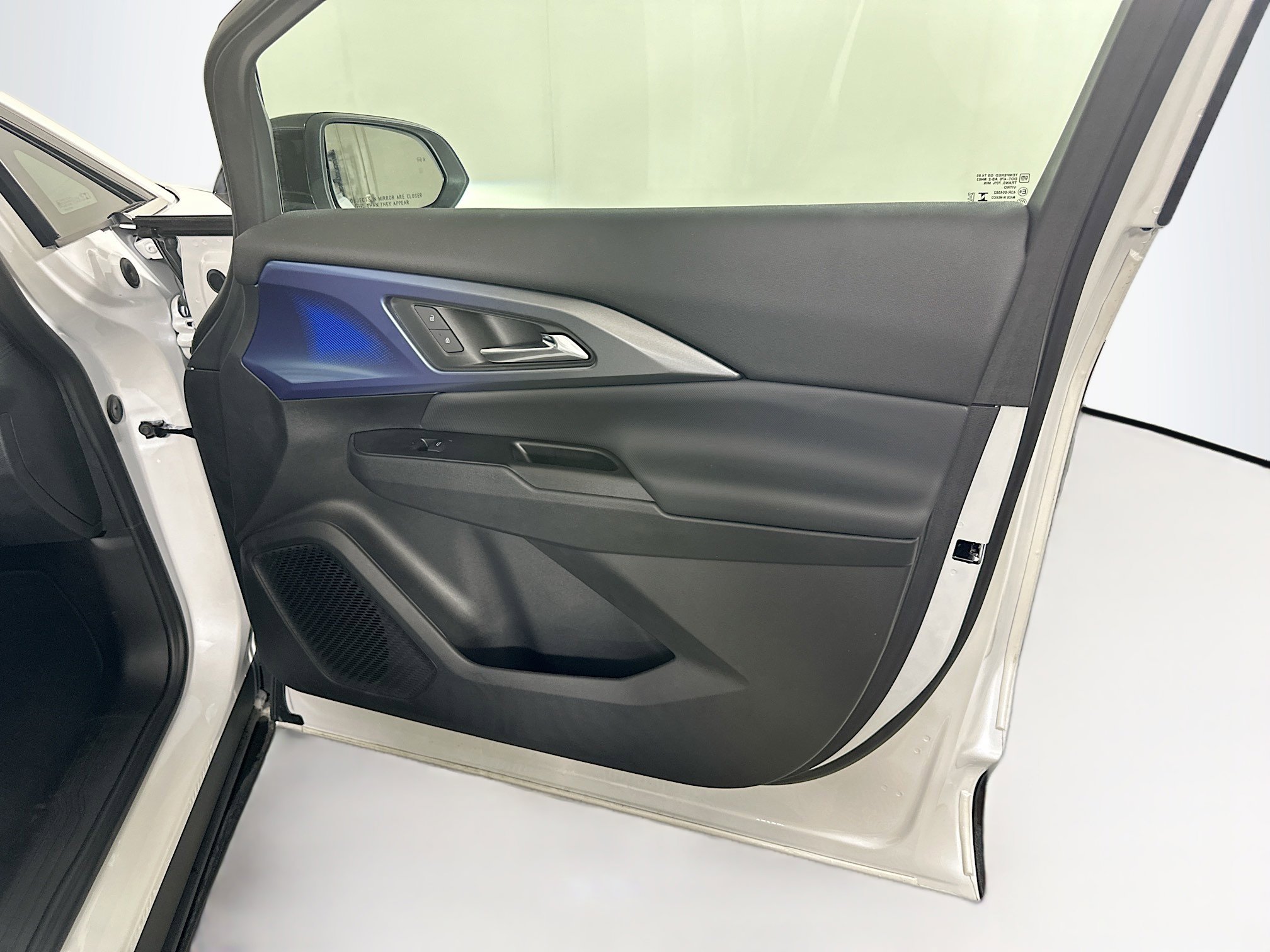 Used 2024 Chevrolet Equinox EV LT w/ LPO, Blackout Package FWD image 32
