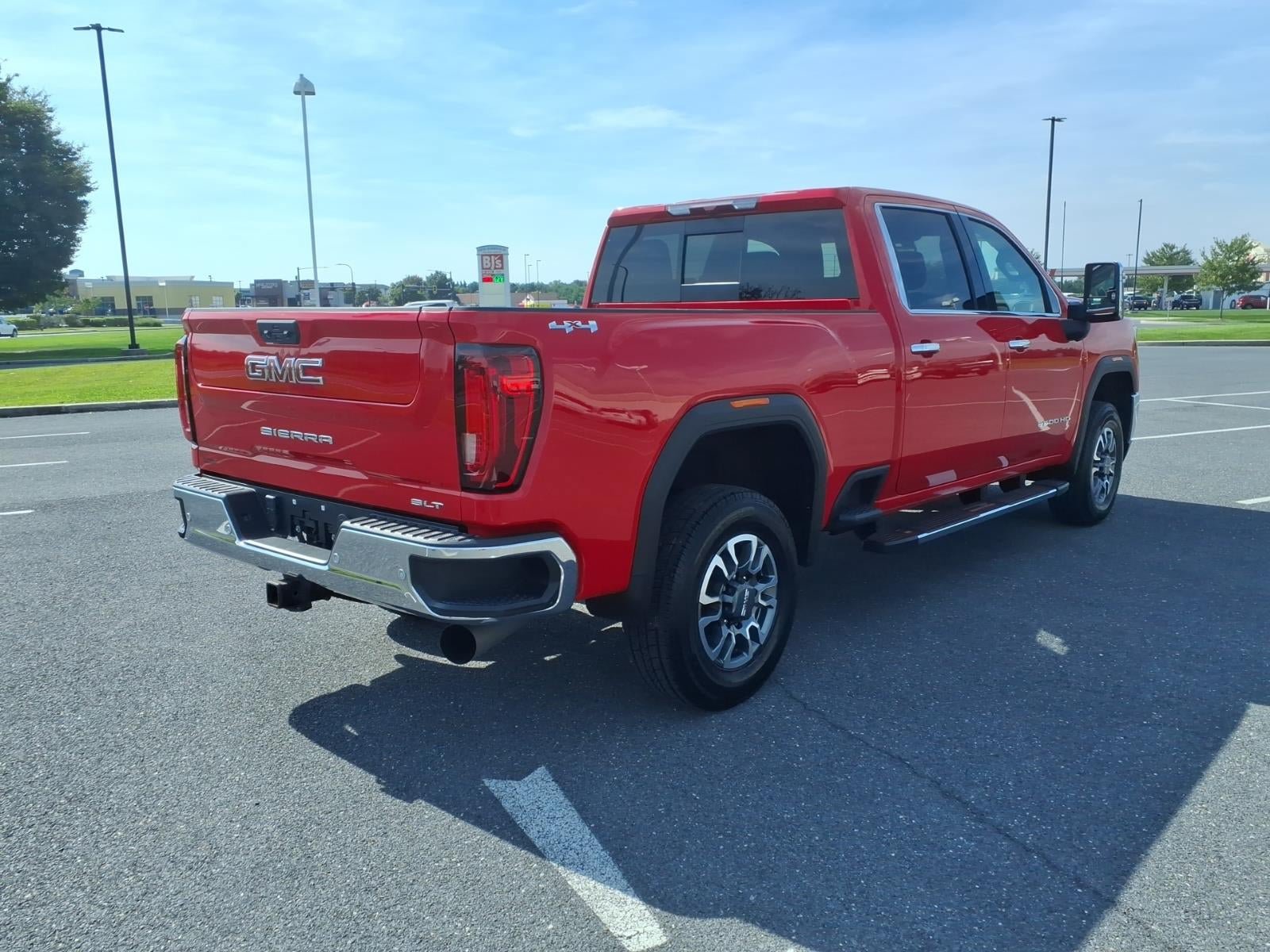 Certified 2022 GMC Sierra 2500 SLT w/ SLT Preferred Package AWD/4WD image 4