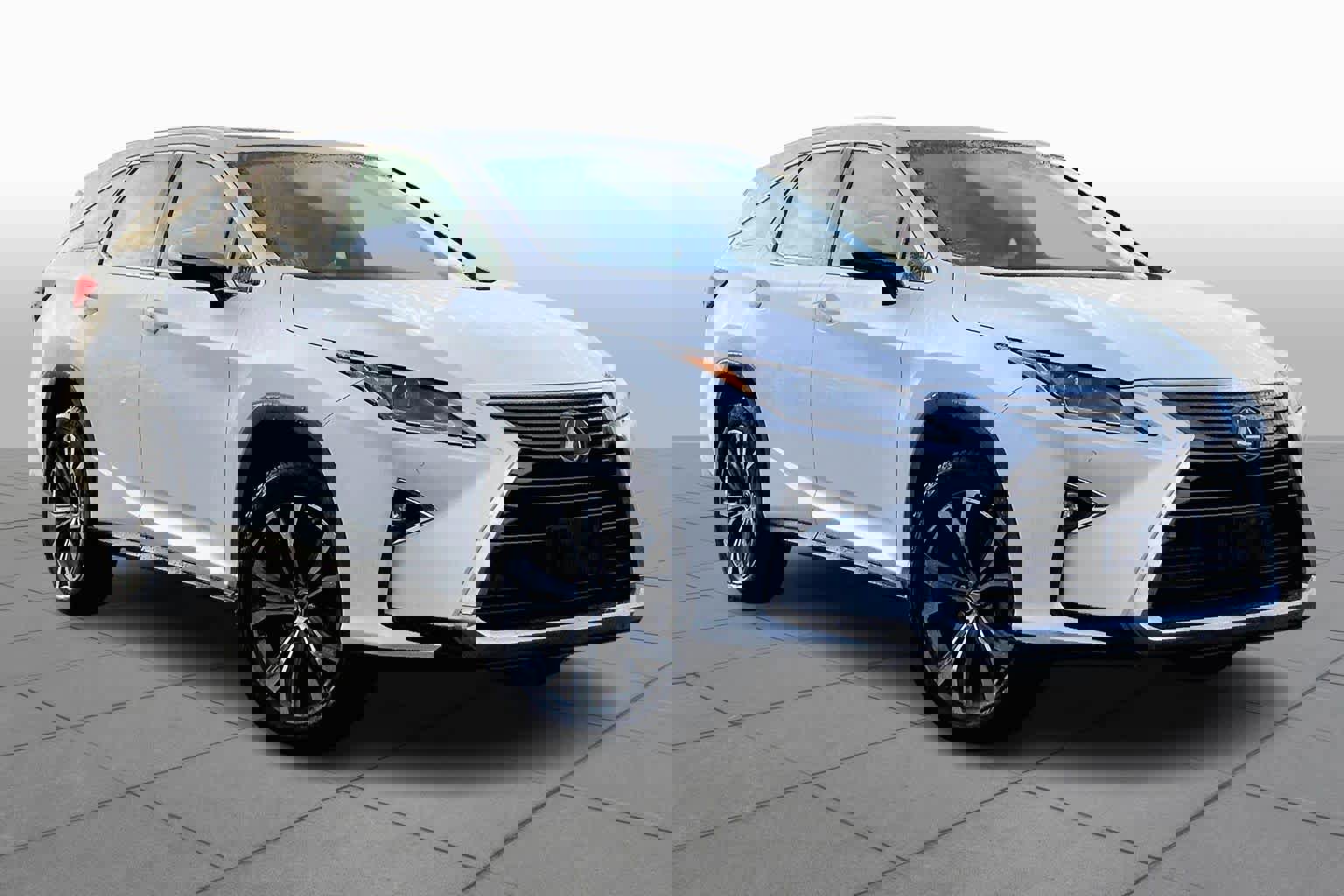 Used 2019 Lexus RX 350L w/ Premium Package image 2