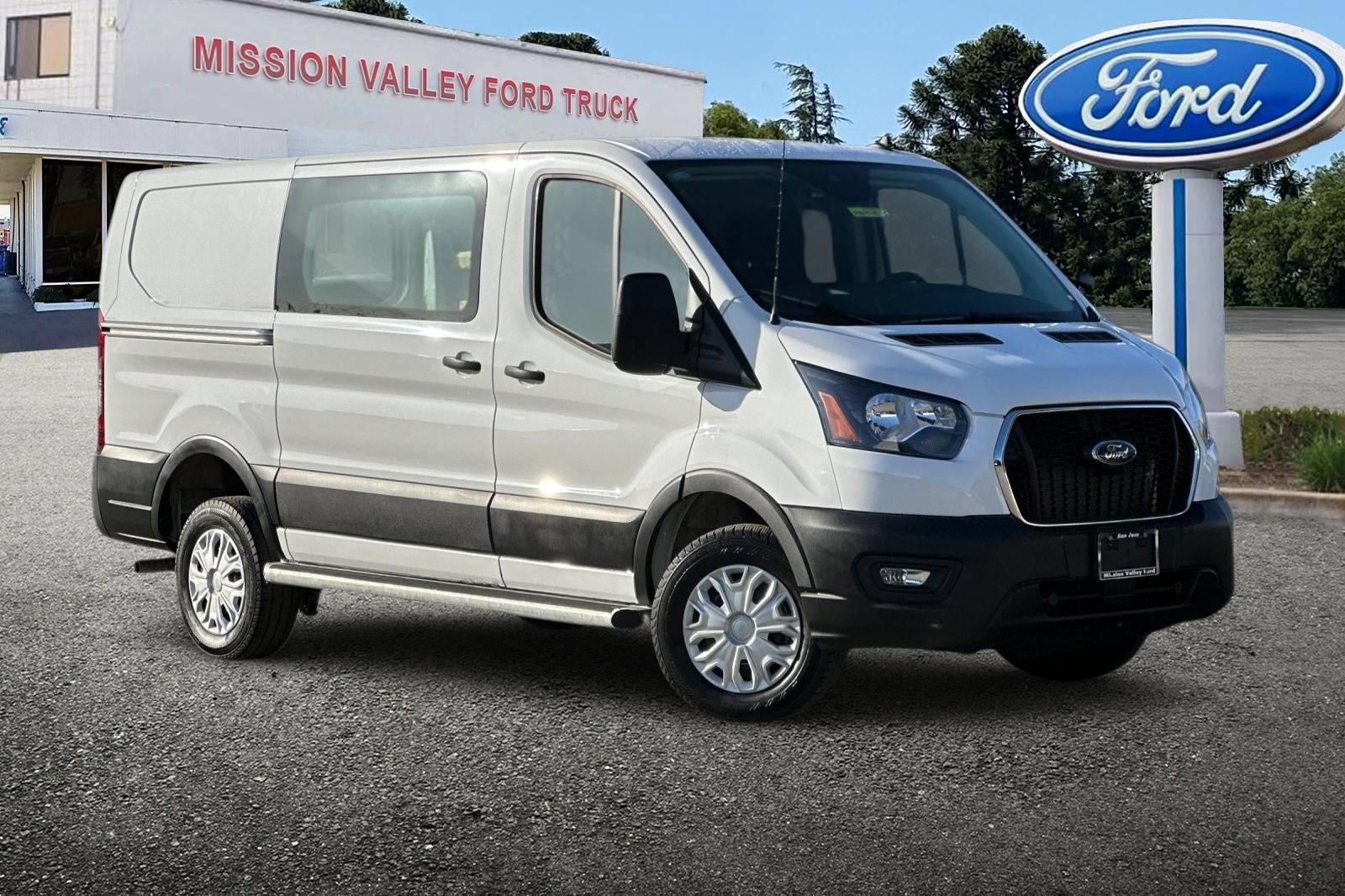Used 2025 Ford Transit 250 Low Roof w/ Exterior Upgrade Package RWD image 2