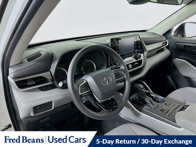 Certified 2020 Toyota Highlander L image 32