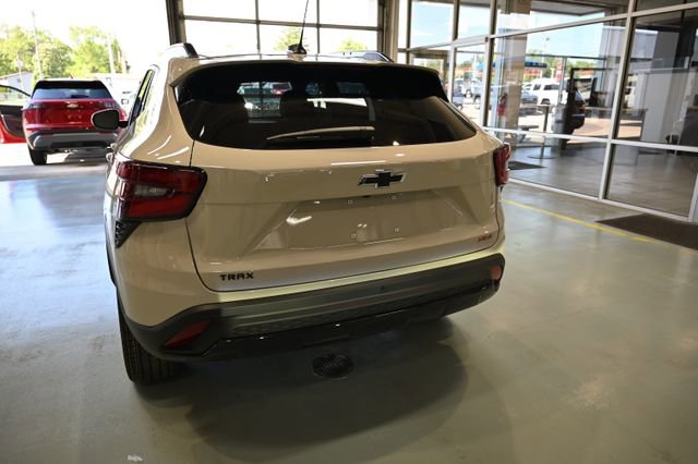 New 2026 Chevrolet Trax RS w/ Driver Confidence Package FWD image 5