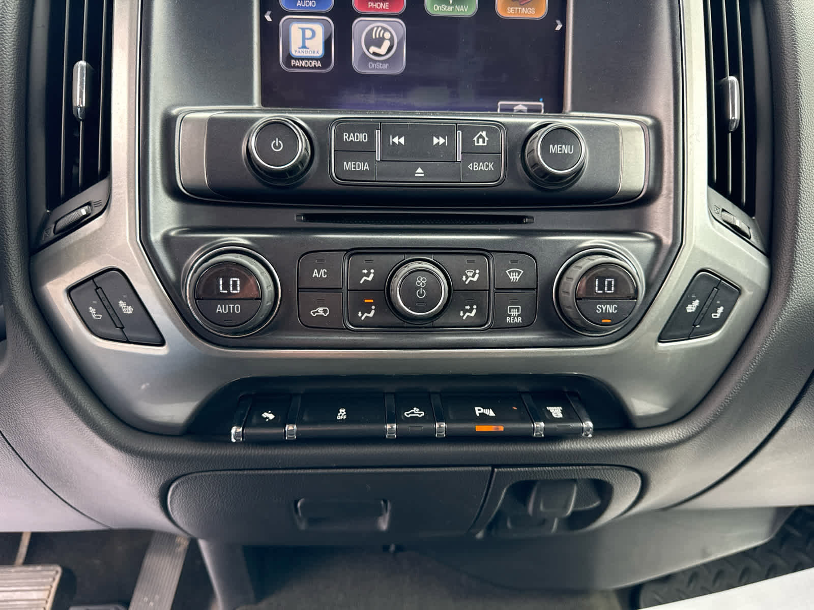 Used 2015 Chevrolet Silverado 2500 LT w/ LT Convenience Package AWD/4WD image 13