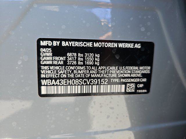 New 2025 BMW 750e xDrive w/ Premium Package image 36