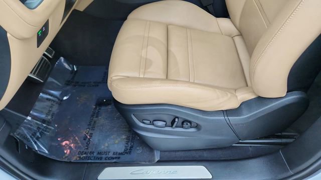 Used 2025 Porsche Cayenne Coupe AWD/4WD image 33