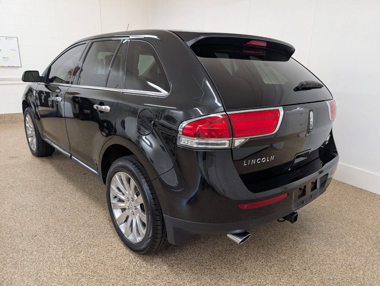 Used 2014 Lincoln MKX AWD w/ Equipment Group 101A image 3