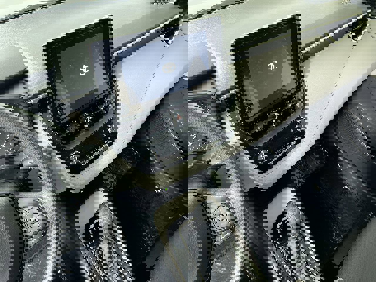 Used 2025 Toyota Corolla LE image 23