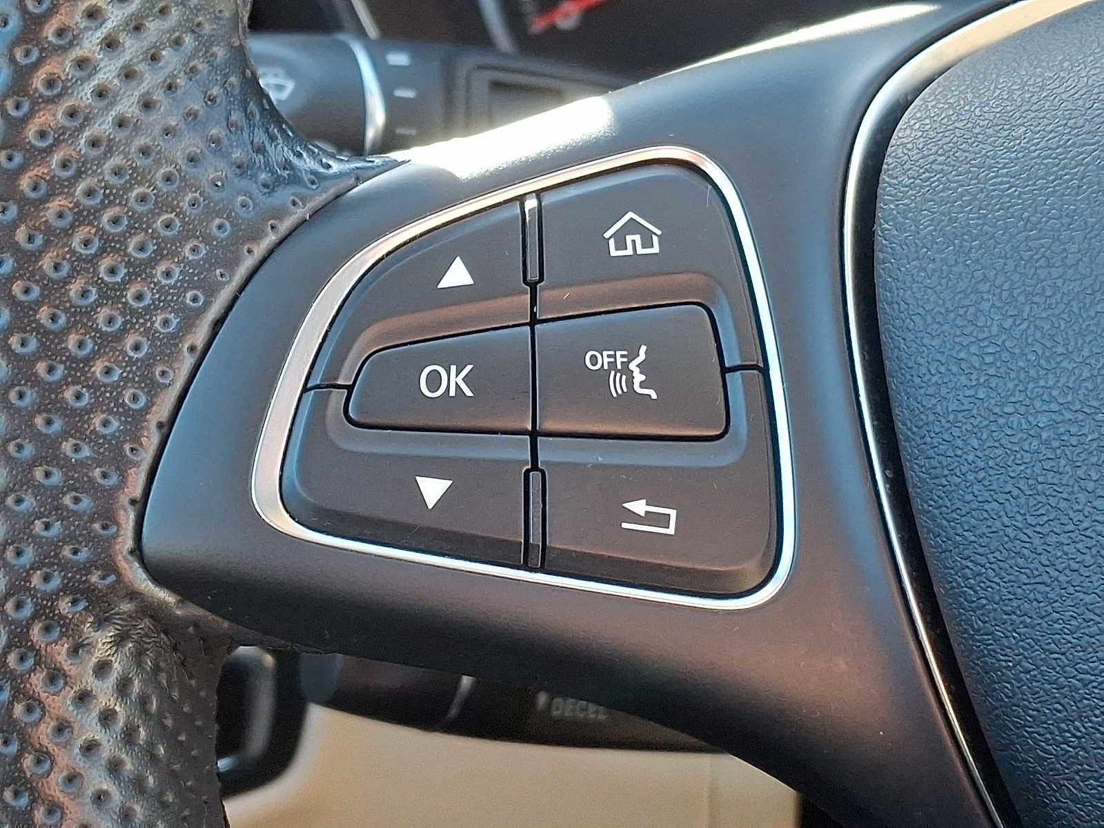 Used 2019 Mercedes-Benz GLC 300 4MATIC image 16