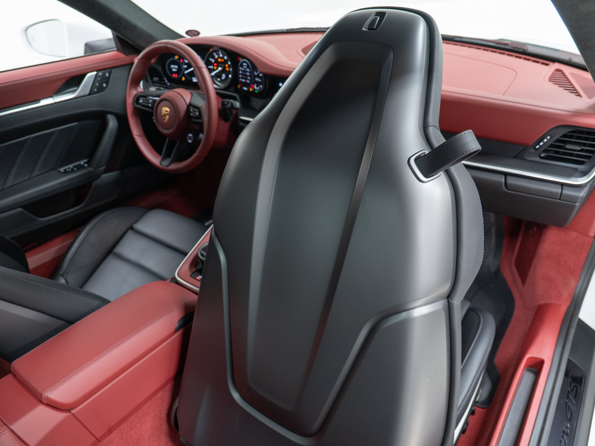 Certified 2024 Porsche 911 Carrera GTS RWD image 37