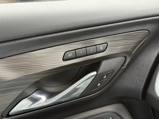 Used 2024 GMC Terrain SLT AWD/4WD image 44