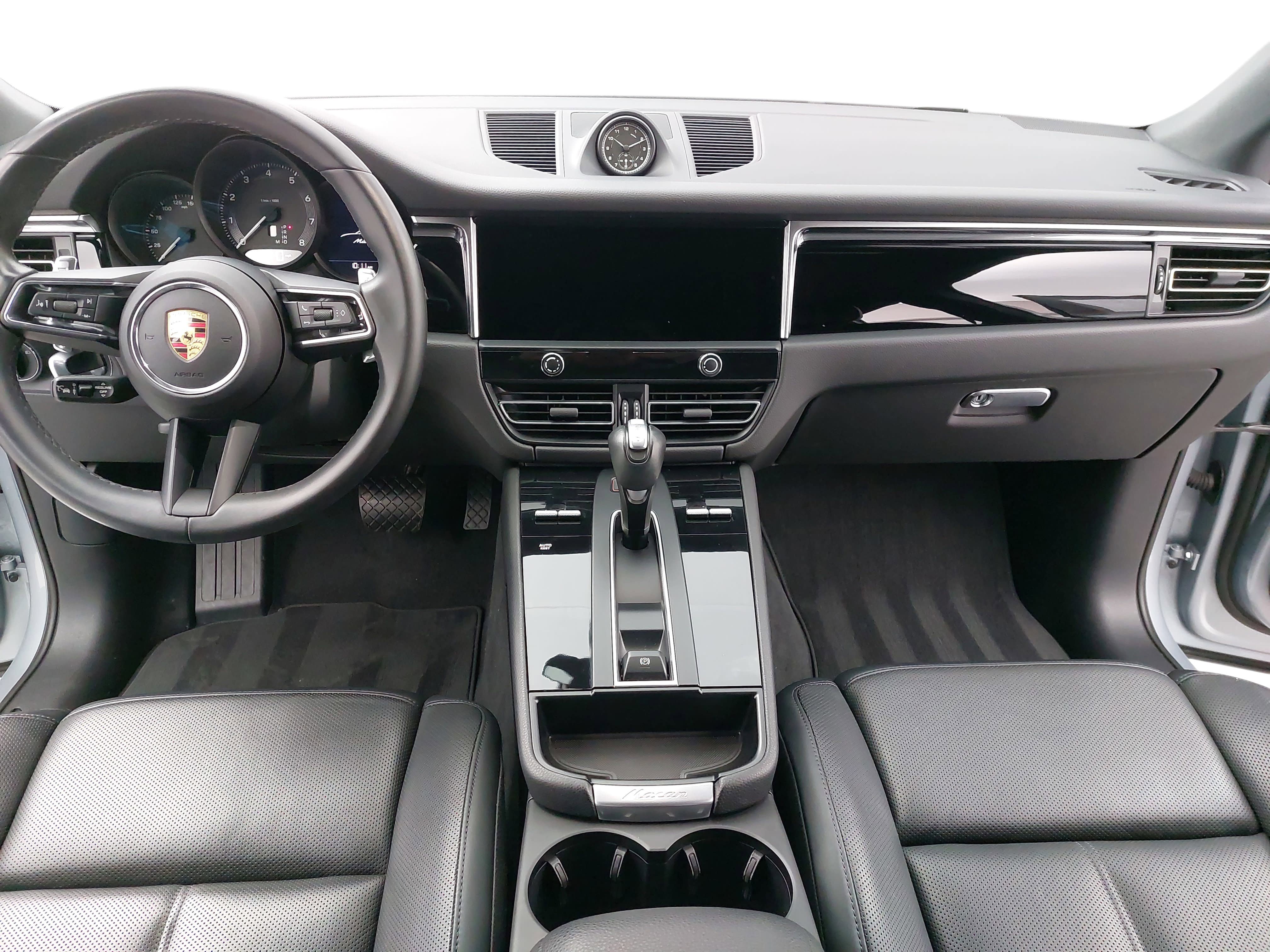 Certified 2023 Porsche Macan Turbo image 11