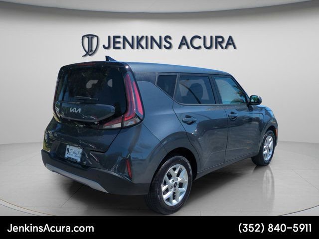 Used 2025 Kia Soul LX FWD image 3