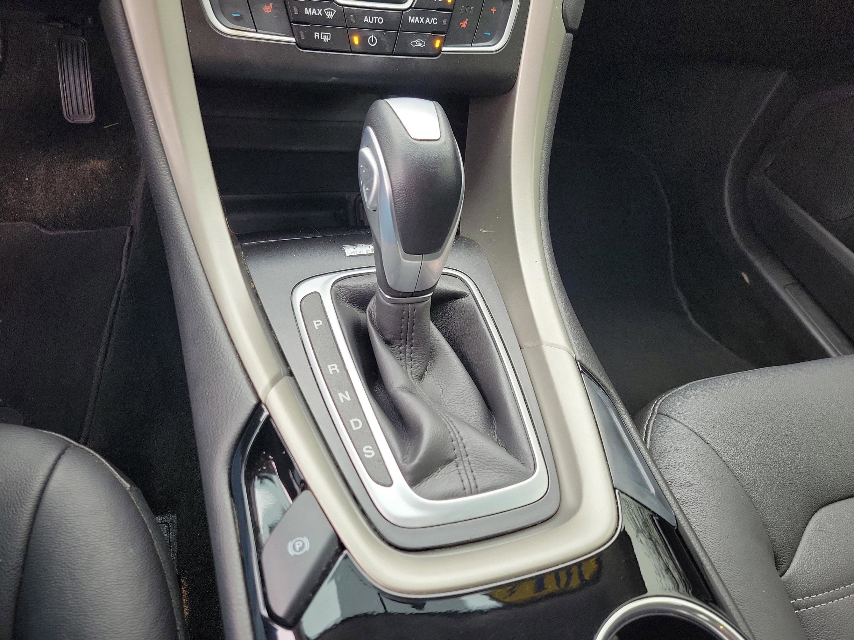 Used 2016 Ford Fusion SE w/ Equipment Group 202A FWD image 17