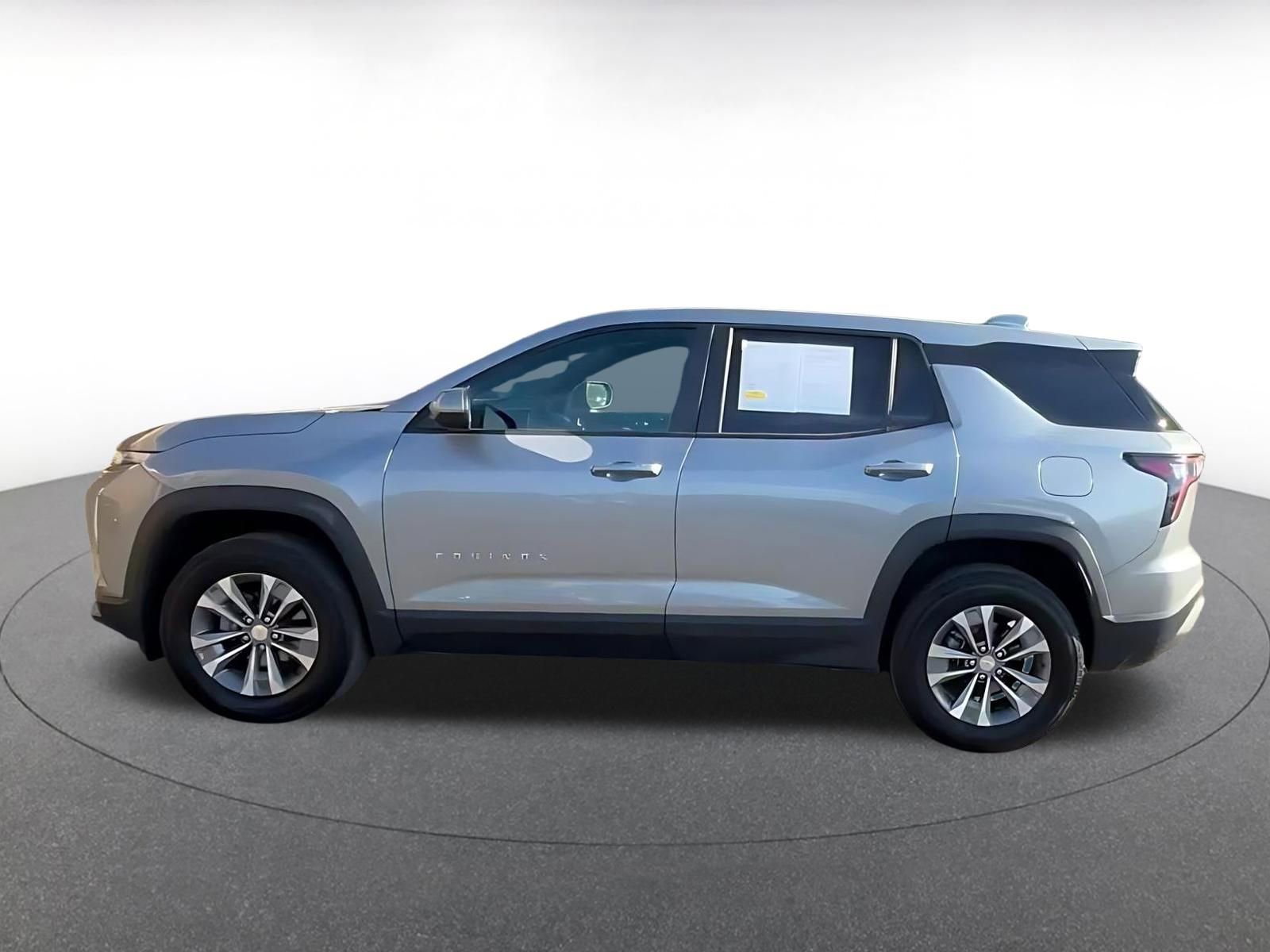 Used 2025 Chevrolet Equinox LT FWD image 9